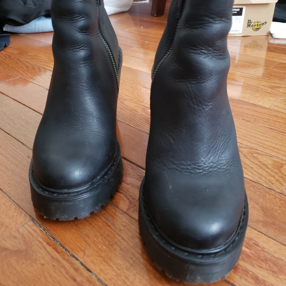 Dr. Marten's Magdalena leather Boot - Picture 3 of 4